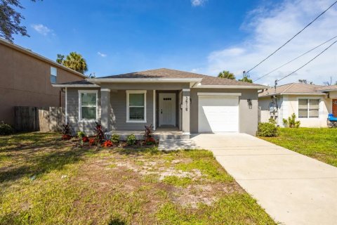 House in Tampa, Florida 4 bedrooms, 149.94 sq.m. № 2366520