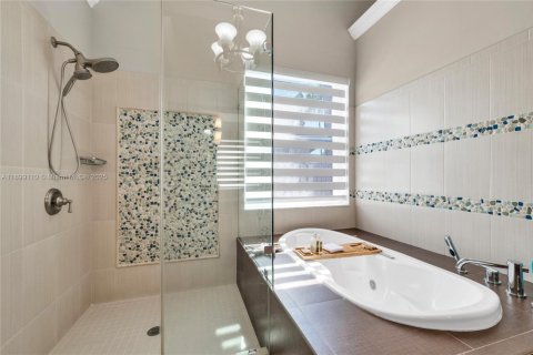 House in Pembroke Pines, Florida 4 bedrooms, 224.27 sq.m. № 1964086 - photo 21