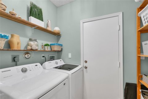 House in Pembroke Pines, Florida 4 bedrooms, 224.27 sq.m. № 1964086 - photo 22