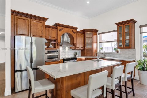 House in Pembroke Pines, Florida 4 bedrooms, 224.27 sq.m. № 1964086 - photo 14