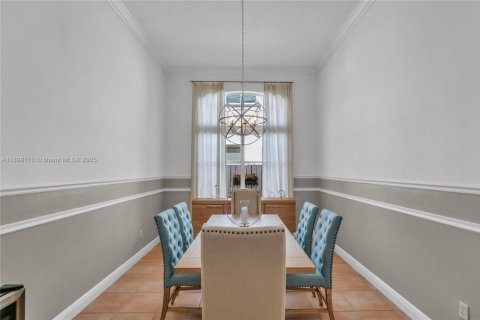 House in Pembroke Pines, Florida 4 bedrooms, 224.27 sq.m. № 1964086 - photo 11