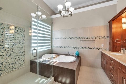 House in Pembroke Pines, Florida 4 bedrooms, 224.27 sq.m. № 1964086 - photo 20