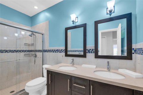 House in Pembroke Pines, Florida 4 bedrooms, 224.27 sq.m. № 1964086 - photo 24