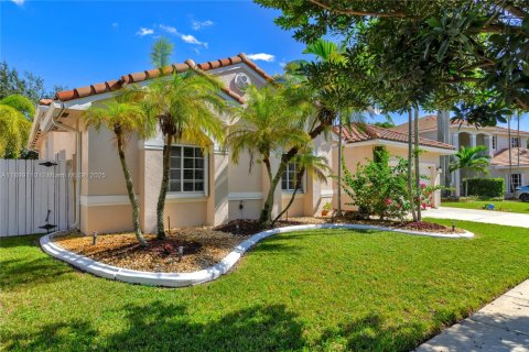 House in Pembroke Pines, Florida 4 bedrooms, 224.27 sq.m. № 1964086 - photo 4