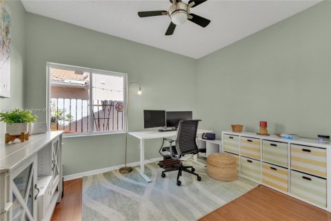 House in Pembroke Pines, Florida 4 bedrooms, 224.27 sq.m. № 1964086 - photo 23