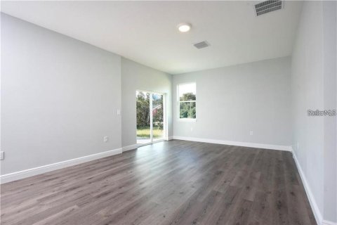 House in Winter Haven, Florida 3 bedrooms, 117.99 sq.m. № 2395966 - photo 9