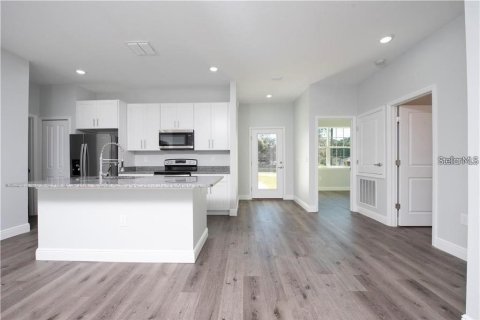 House in Winter Haven, Florida 3 bedrooms, 117.99 sq.m. № 2395966 - photo 2