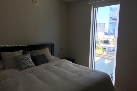 Condo in Miami, Florida, 3 bedrooms  № 2069635 - photo 3