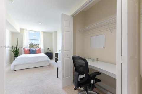 Condo in West Palm Beach, Florida, 2 bedrooms  № 2029787 - photo 17