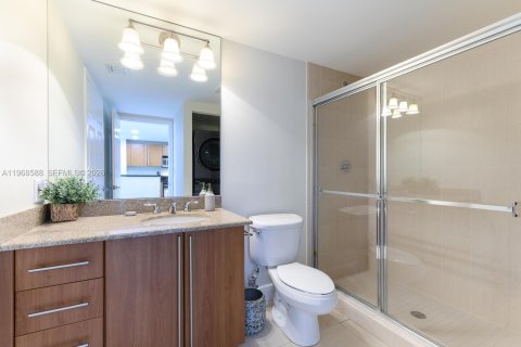 Condo in West Palm Beach, Florida, 2 bedrooms  № 2029787 - photo 19