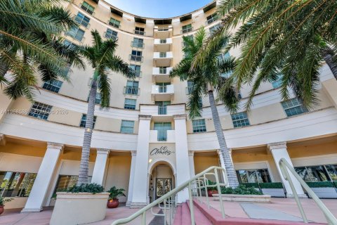 Condo in West Palm Beach, Florida, 2 bedrooms  № 2029787 - photo 2