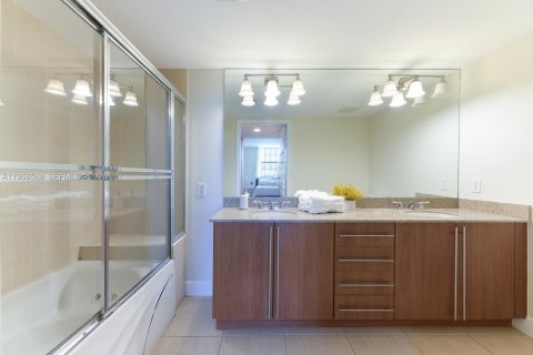 Condo in West Palm Beach, Florida, 2 bedrooms  № 2029787 - photo 14