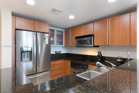 Condo in West Palm Beach, Florida, 2 bedrooms  № 2029787 - photo 9