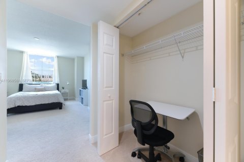 Condo in West Palm Beach, Florida, 2 bedrooms  № 2029787 - photo 13