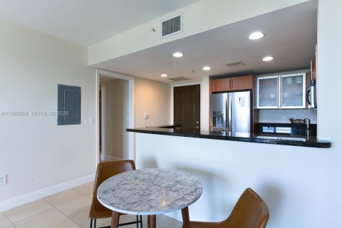 Condo in West Palm Beach, Florida, 2 bedrooms  № 2029787 - photo 11