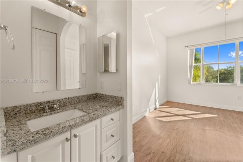 Condominio en venta en Miramar, Florida, 2 dormitorios, 82.68 m2 № 2428262 - foto 13