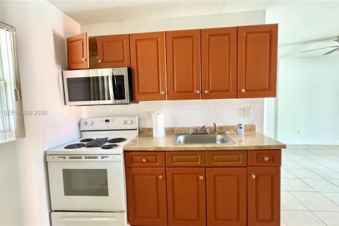 Снять в аренду виллу или дом в Форт-Лодердейл, Флорида 3 спальни, 634.06м2, № 2004616 - фото 6