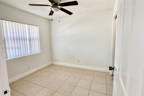 Снять в аренду виллу или дом в Форт-Лодердейл, Флорида 3 спальни, 634.06м2, № 2004616 - фото 14