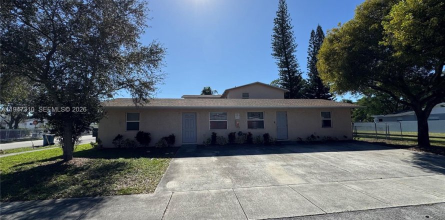 Дом в Форт-Лодердейл, Флорида 3 спальни, 634.06м2 № 2004616