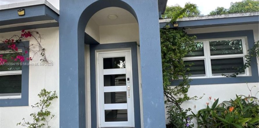 Villa ou maison à North Miami, Floride 4 chambres, 141.12 m2 № 1967119