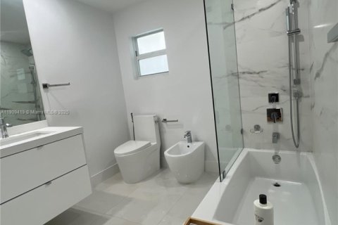 Villa ou maison à vendre à North Miami, Floride: 4 chambres, 141.12 m2 № 1967119 - photo 9