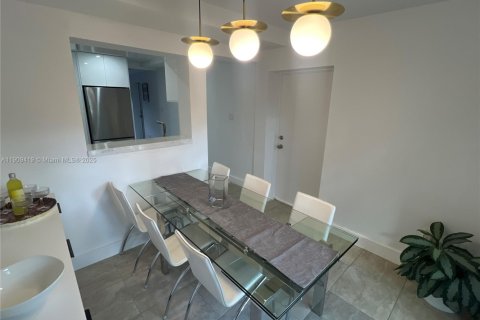 Villa ou maison à vendre à North Miami, Floride: 4 chambres, 141.12 m2 № 1967119 - photo 27