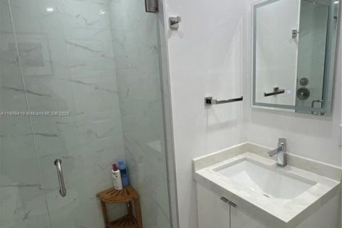 Villa ou maison à vendre à North Miami, Floride: 4 chambres, 141.12 m2 № 1967119 - photo 14