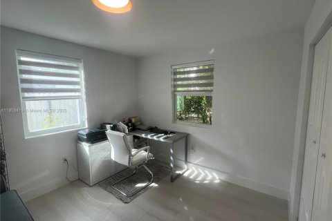 Villa ou maison à vendre à North Miami, Floride: 4 chambres, 141.12 m2 № 1967119 - photo 20