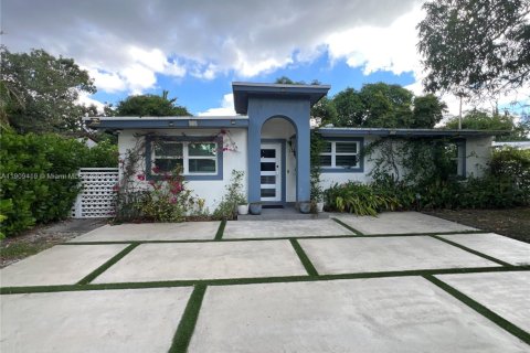 Villa ou maison à vendre à North Miami, Floride: 4 chambres, 141.12 m2 № 1967119 - photo 2