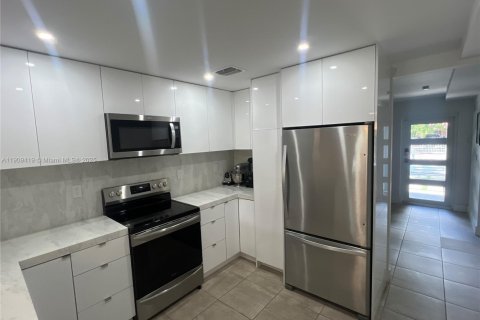 Villa ou maison à vendre à North Miami, Floride: 4 chambres, 141.12 m2 № 1967119 - photo 23