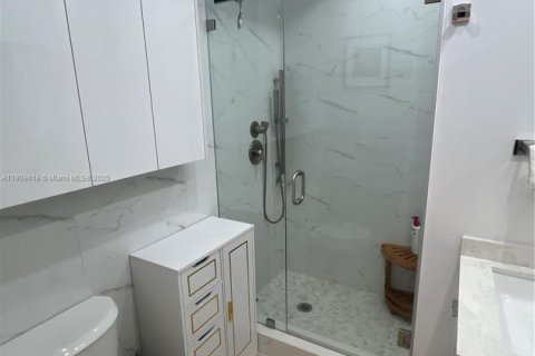 Villa ou maison à vendre à North Miami, Floride: 4 chambres, 141.12 m2 № 1967119 - photo 13