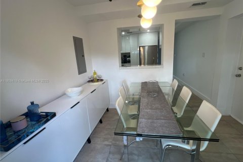 Villa ou maison à vendre à North Miami, Floride: 4 chambres, 141.12 m2 № 1967119 - photo 26