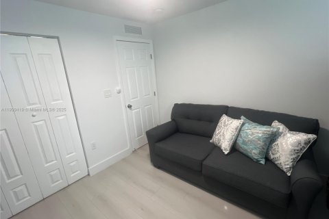 Villa ou maison à vendre à North Miami, Floride: 4 chambres, 141.12 m2 № 1967119 - photo 19