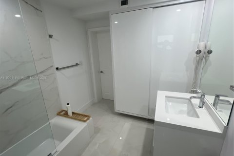 Villa ou maison à vendre à North Miami, Floride: 4 chambres, 141.12 m2 № 1967119 - photo 10