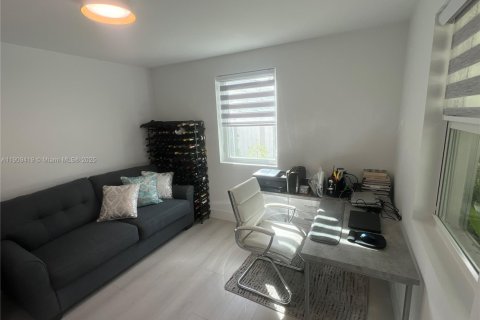 Villa ou maison à vendre à North Miami, Floride: 4 chambres, 141.12 m2 № 1967119 - photo 21