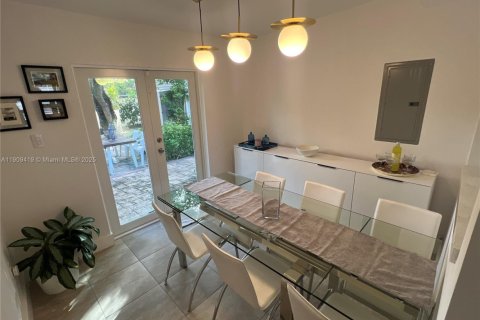 Villa ou maison à vendre à North Miami, Floride: 4 chambres, 141.12 m2 № 1967119 - photo 25