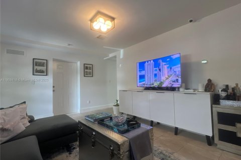 Villa ou maison à vendre à North Miami, Floride: 4 chambres, 141.12 m2 № 1967119 - photo 18