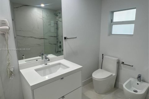 Villa ou maison à vendre à North Miami, Floride: 4 chambres, 141.12 m2 № 1967119 - photo 11