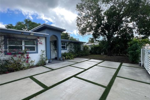 Villa ou maison à vendre à North Miami, Floride: 4 chambres, 141.12 m2 № 1967119 - photo 4
