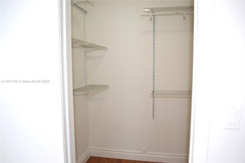 Condo in Miami, Florida, 2 bedrooms  № 1929475 - photo 12