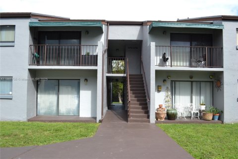 Condo in Miami, Florida, 2 bedrooms  № 1929475 - photo 2