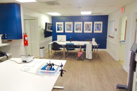 Immobilier commercial à vendre à Tamarac, Floride № 2054960 - photo 5