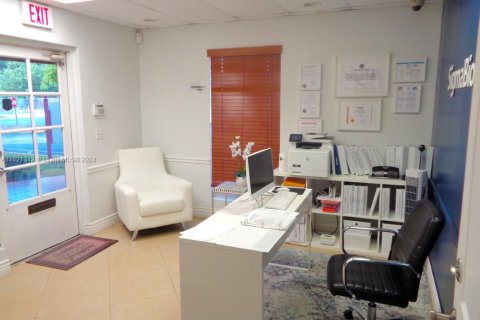 Immobilier commercial à vendre à Tamarac, Floride № 2054960 - photo 3