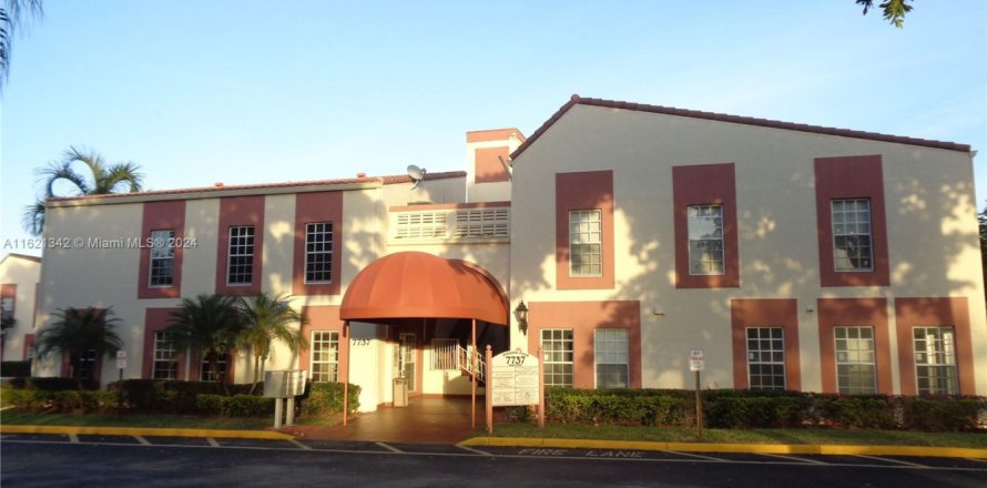 Immobilier commercial à Tamarac, Floride № 2054960