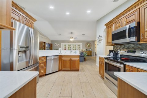House in Ocala, Florida 4 bedrooms, 195.75 sq.m. № 1691990 - photo 6