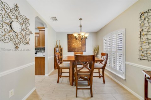 House in Ocala, Florida 4 bedrooms, 195.75 sq.m. № 1691990 - photo 3