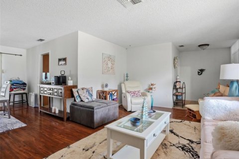 House in Hudson, Florida 3 bedrooms, 179.49 sq.m. № 2411613 - photo 8