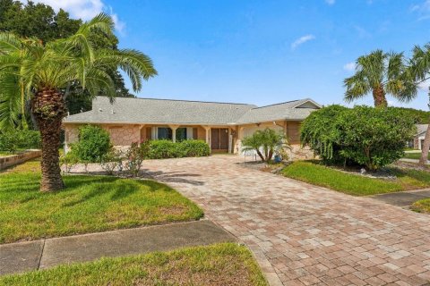 House in Hudson, Florida 3 bedrooms, 179.49 sq.m. № 2411613 - photo 3