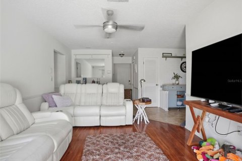 House in Hudson, Florida 3 bedrooms, 179.49 sq.m. № 2411613 - photo 11