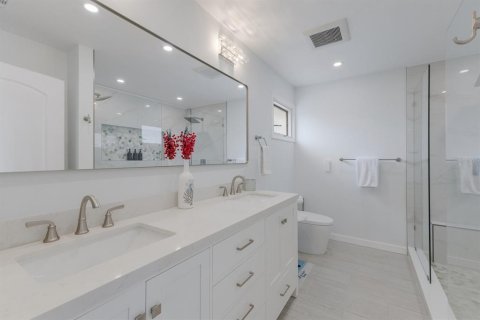 Casa en venta en Bradenton, Florida, 5 dormitorios, 198.44 m2 № 1906044 - foto 10